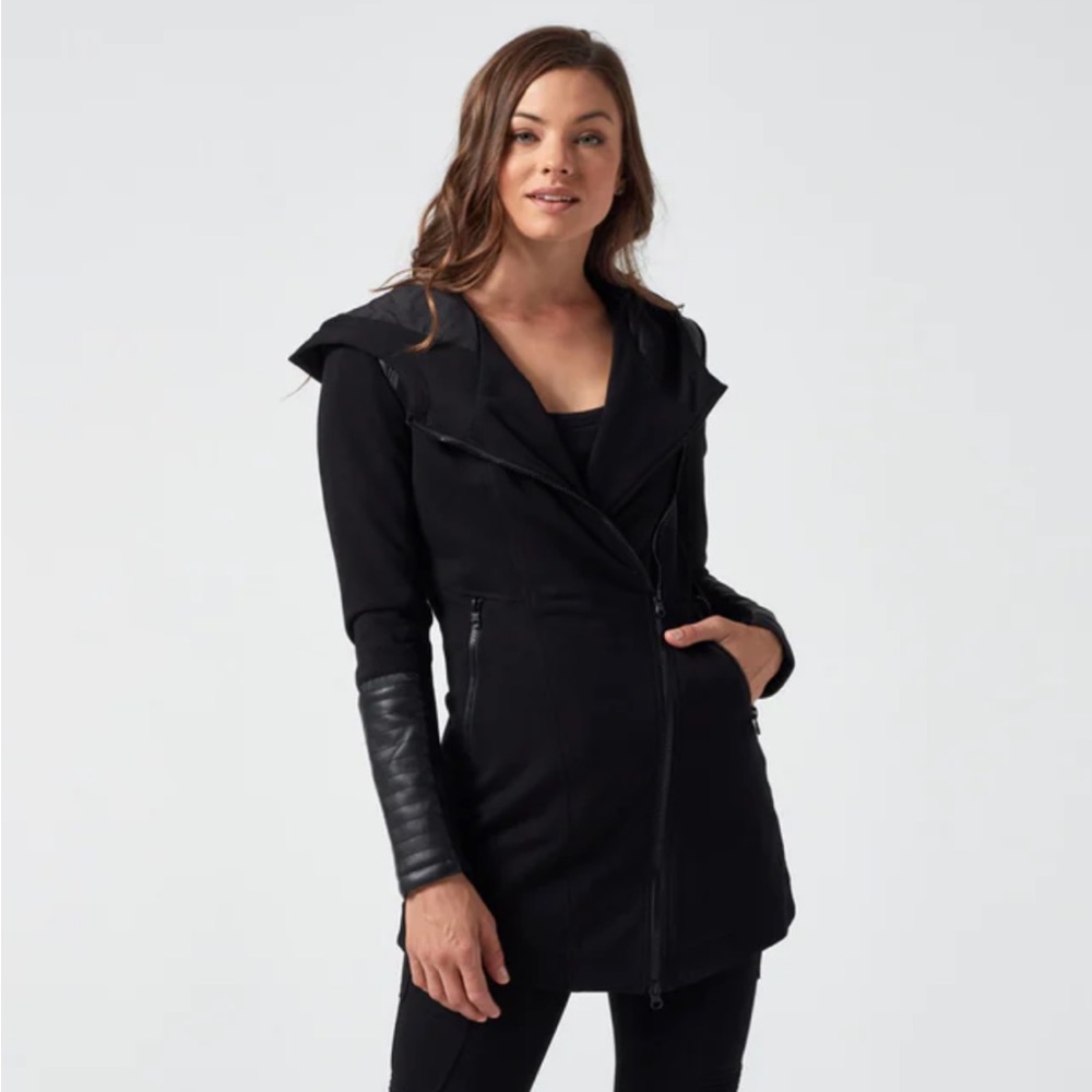 Blanc Noir Update Traveler jacket; size small.